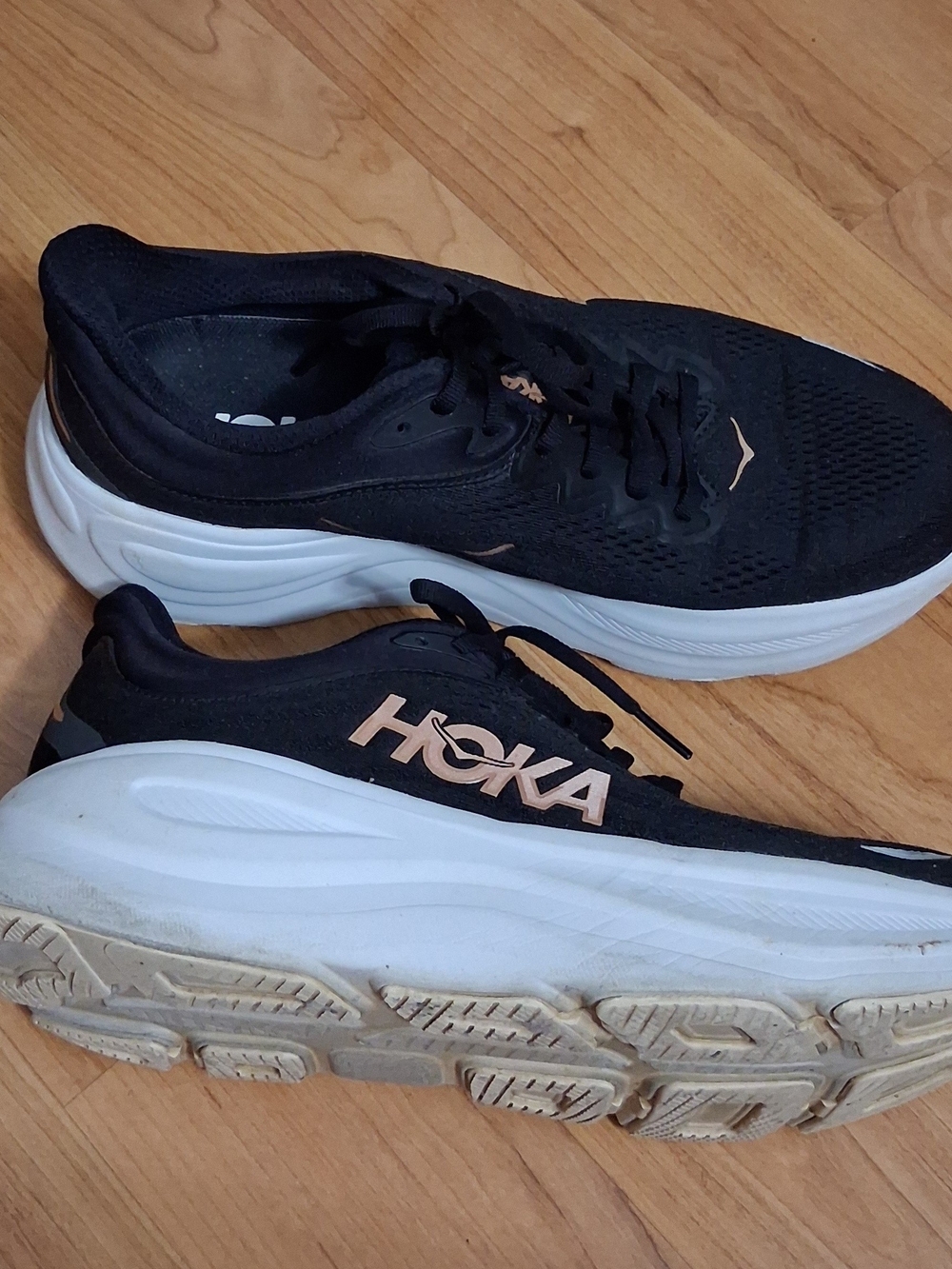 HOKA Bondi 9 Sneakers - Picture 2 of 6